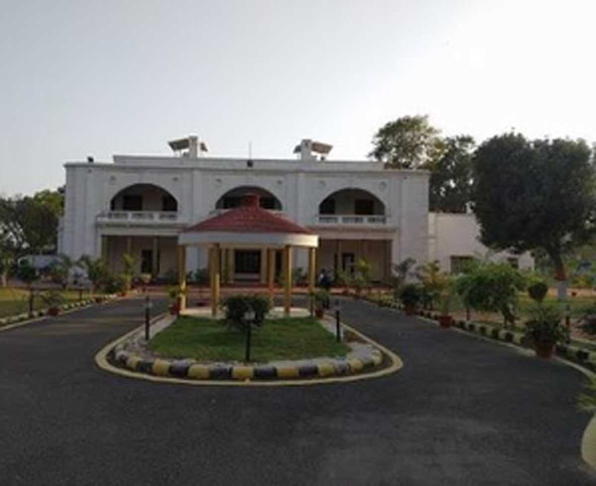 हैदराबाद से आते ही कांग्रेस विधायक तेजस्वी के आवास पर डेरा डालेंगे हैदराबाद से आते ही कांग्रेस विधायक तेजस्वी के आवास पर डेरा डालेंगे